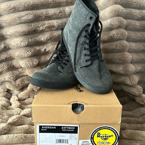 Dr. Martens Black Sneakers Classic Style - Picture 1 of 9